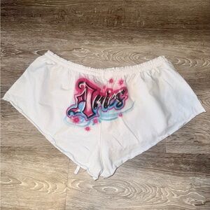White Airbrushed Graphic Print Aries Shorts XL